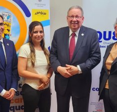 Mareiwa Café reçoit l'ambassadeur des États-Unis à son usine de Saint-Damase